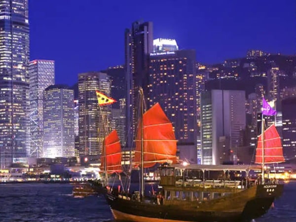Aqua Luna: Symphony of Lights Cruise in Hong Kong